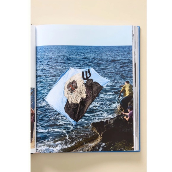 By the Sea: Inspiring Coastal Houses and Refuges Hardcover Book - Picture 4 of 5